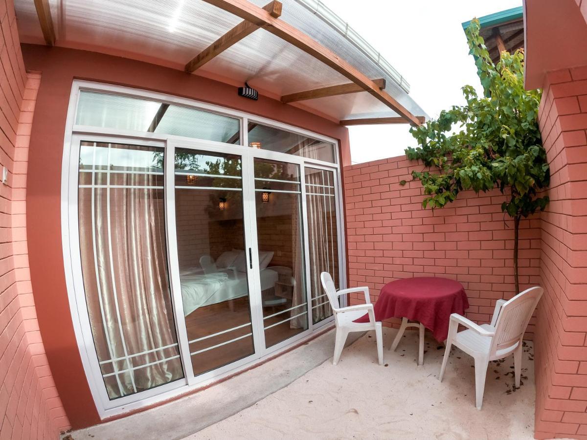 New Breeze Thoddoo Inn Exterior photo