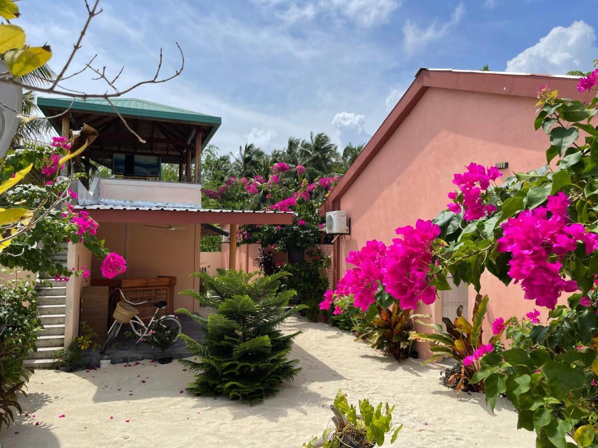 New Breeze Thoddoo Inn Exterior photo